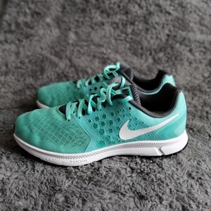 Nike Women’s Running Shoes – Teal – Size 9.5